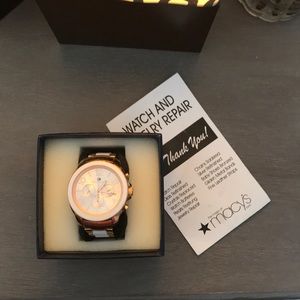 ROSE GOLD TOMMY HILFIGHER WATCH!!